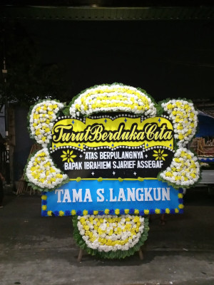 Papan Bunga Duka di Waringinkurung
